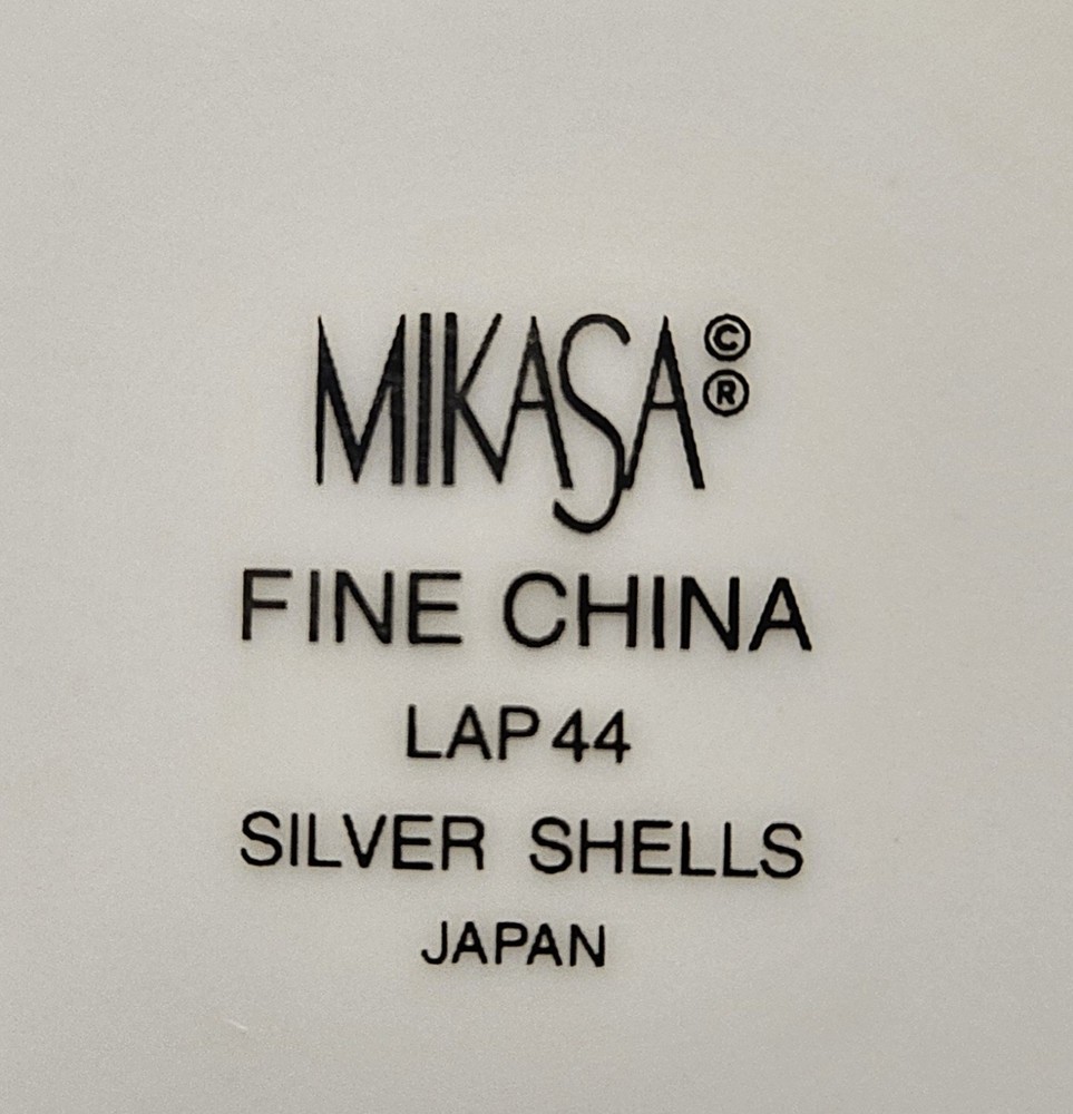 3 EUC Mikasa SILVER SHELLS TEA CUPS & SAUCERS Bone China LAP44 Teacups