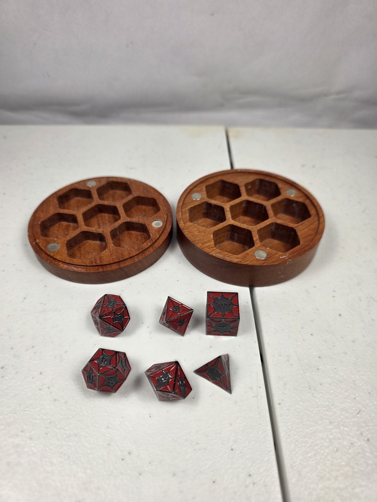 Wood Magnetic Dice Case w/ 7pc Polyhedral D&D Dice Set