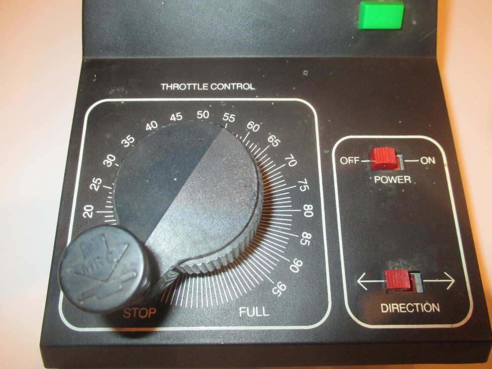 TECH II RAILPOWER 1400 MODEL TRAIN CONTROL PREOWNED LIGHT COMES ON UNTESTED