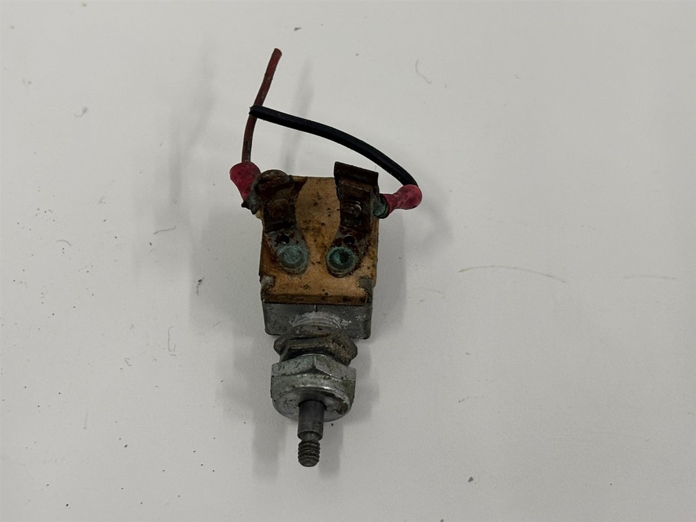 1960 Cessna 210 A 2 Prong Rotating Beacon Toggle Push Pull Switch 0713026-4