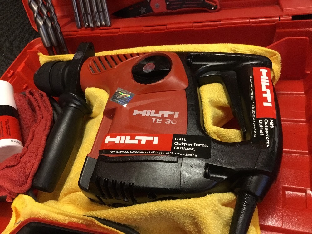 HILTI TE 30, PREOWNED , FREE ANGLE GRINDER, BITS, EXTRAS, FAST SHIP