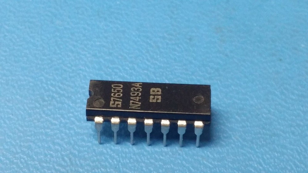 (2 PCS) 7493N SIGNETICS (1PC) 4 bit Binary Up Counter PDIP-14