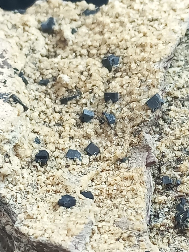 Osumilite Giant