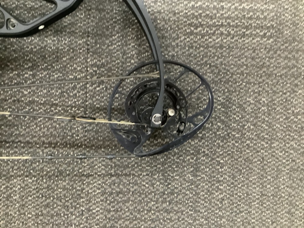 PSE EVO XF30 Right Handed Black Compound Bow