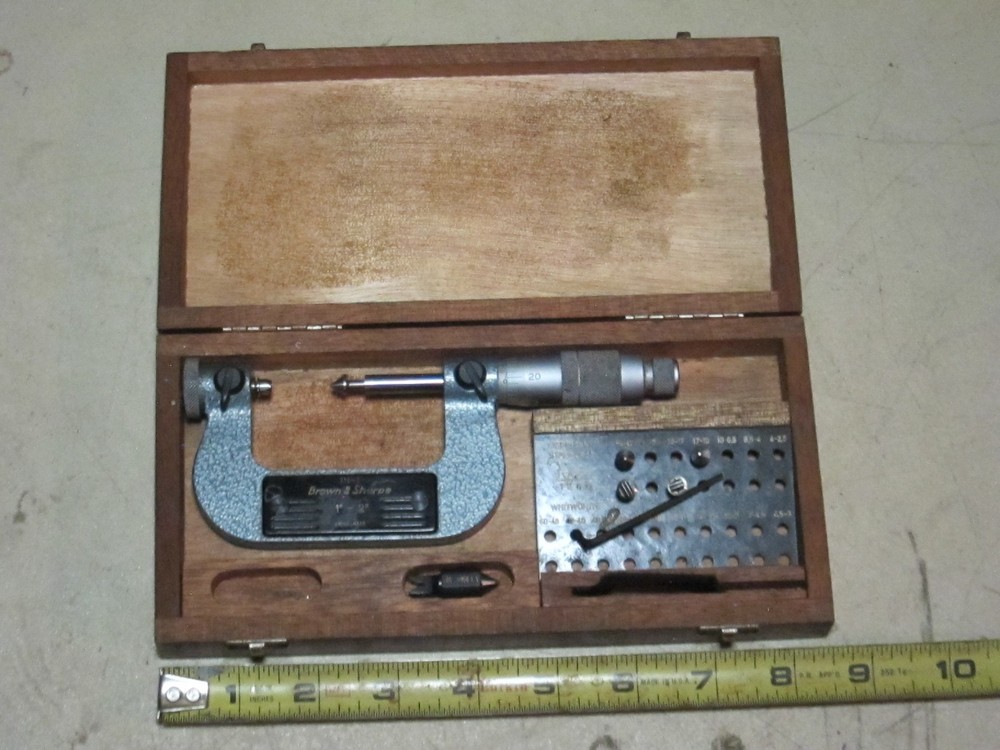 BROWN & SHARPE 1-2" Thread Micrometer Model 210-2, USED