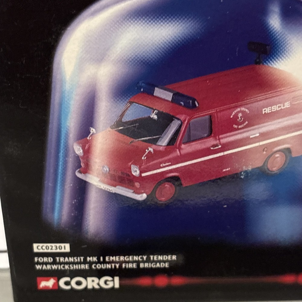 Corgi CC02301 FORD TRANSIT .WARWICKSHIRE FIRE BRIGADE.