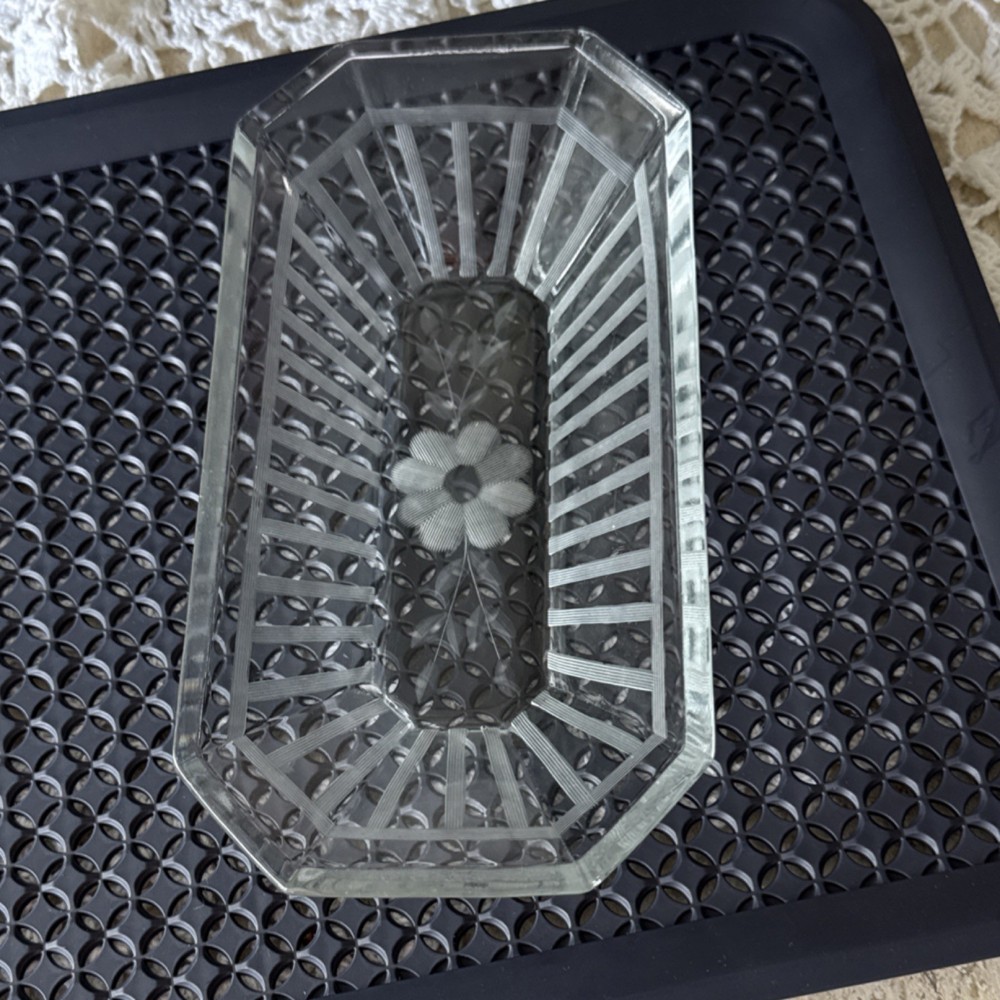 Etched glass  serving dish with  radiating ribbed pattern
