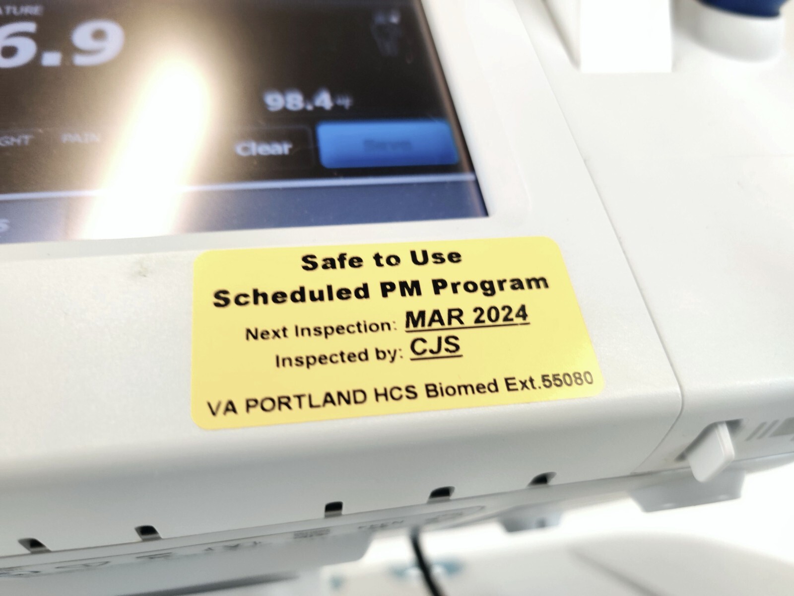 Welch Allyn Connex Vital Sign Monitor 6000 WIFI EMR Conn 65NTXX with Accessories