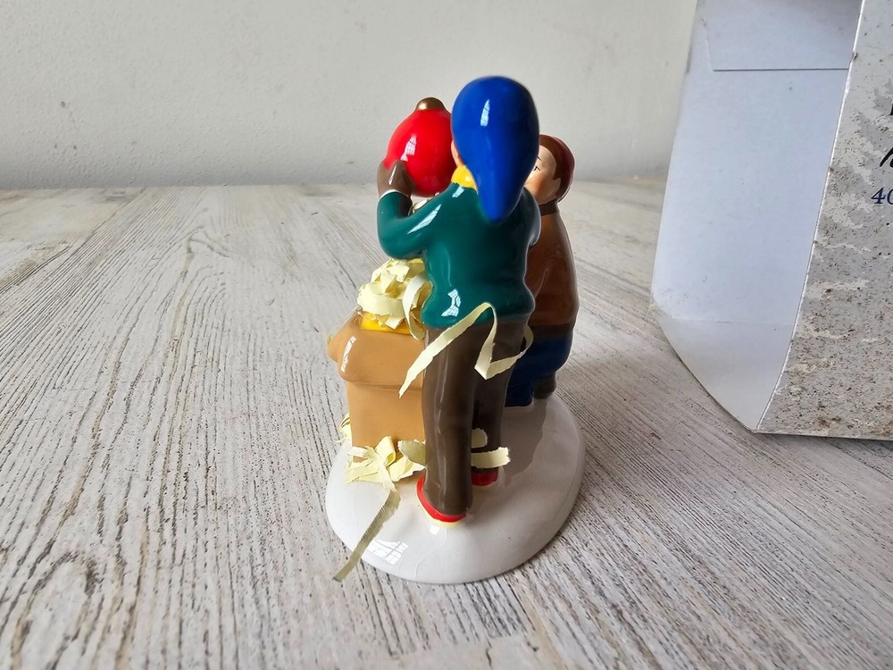 Dept 56 holiday helper 4036572