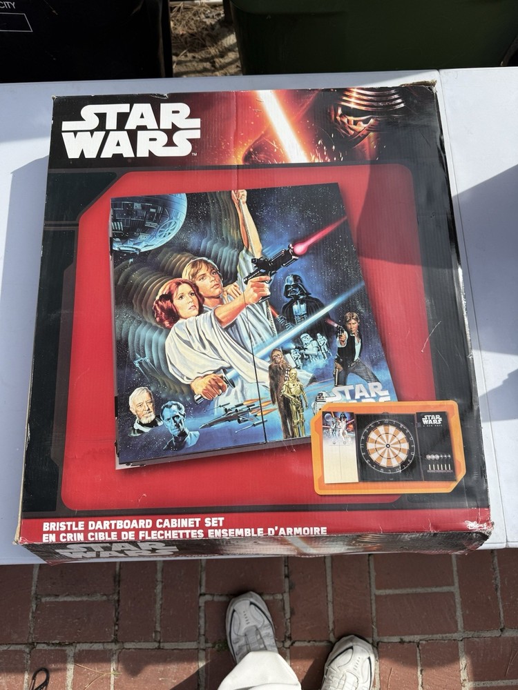 Star Wars Bristle Dartboard Cabinet Set
