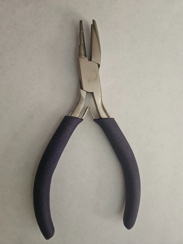Pliers, wire-wrapping, stepped and concave