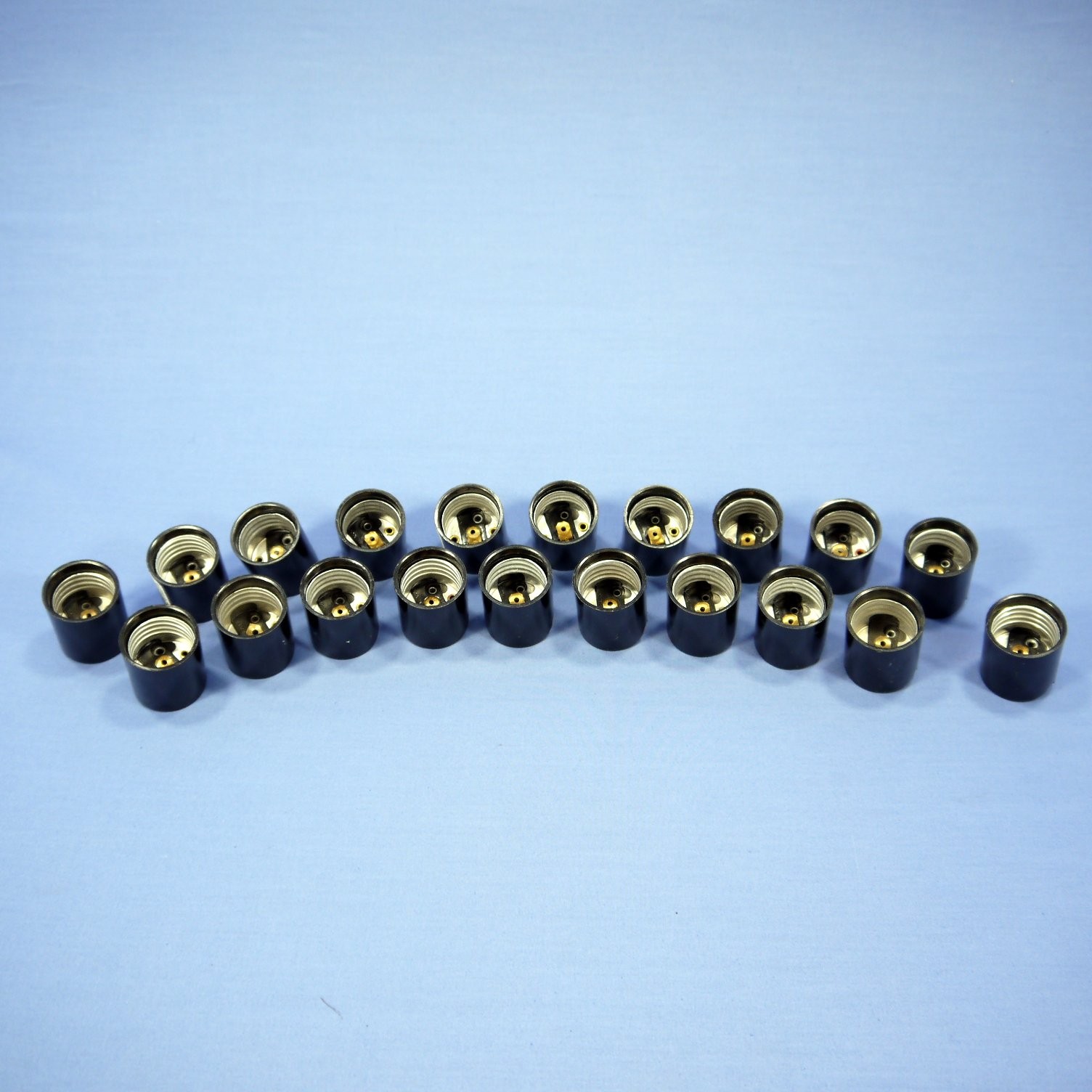 Leviton 3352-F Phenolic Lampholder Light Sockets Bracket Mount Medium Base 20pcs