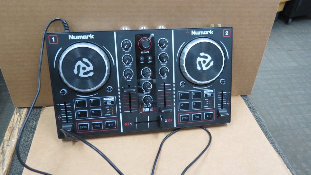 NUMARK PARTY MIX DJ CONTROLLER WITH BUILT-IN LIGHT SHOW