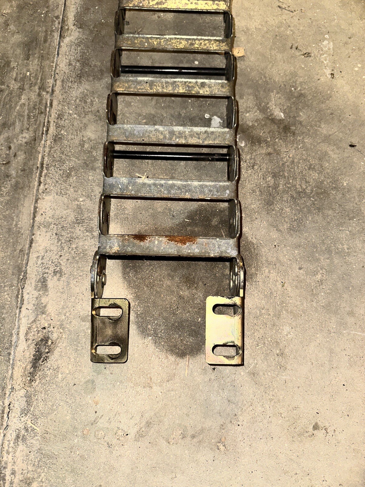 JLG 400s Cable Track