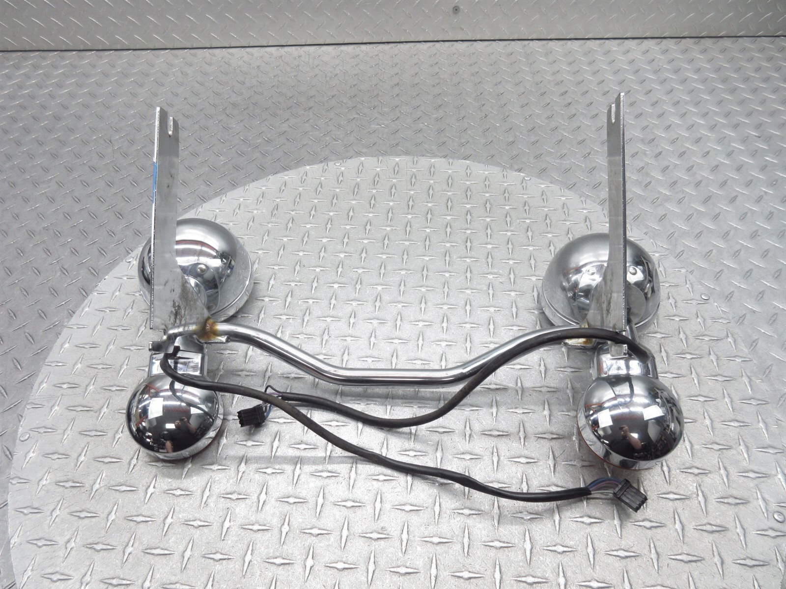 2011 Harley Electra Glide Classic FLHTC Front Fog Turn Signal Light Bar Bracket