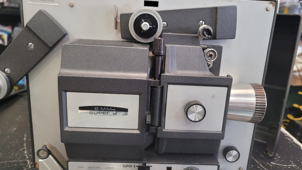 READ Bell & Howell Compatible 8 mm/Super 8 Autoload projector Model 466A READ
