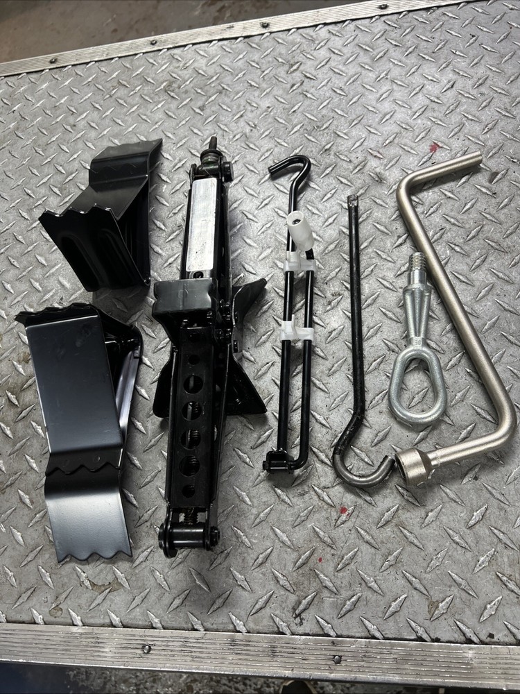 2007 BMW X3 JACK KIT WITH TOOLS & HARDWARE sl6