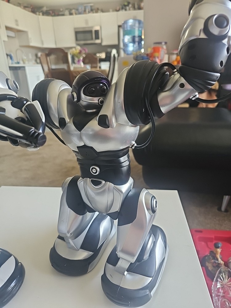2 VINTAGE WOWWEE WHITE & BLACK ROBOSAPIEN ROBOT 2004 Untested Read