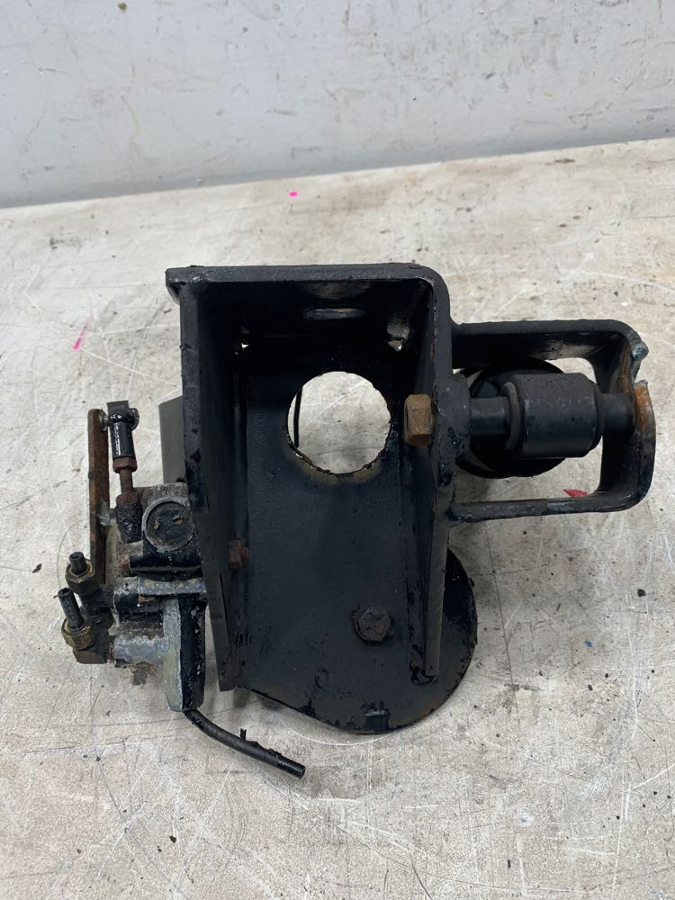 1998 Freightliner FLD Cab Mount (630-10667)