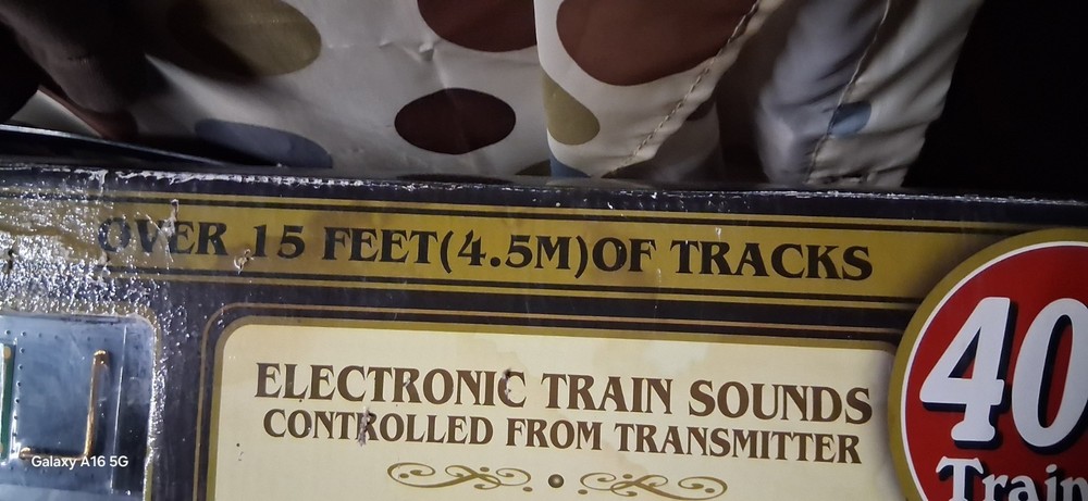 EZTEC Santa Fe Express 40PC Wireless Remote Control "G" Gauge Train Set