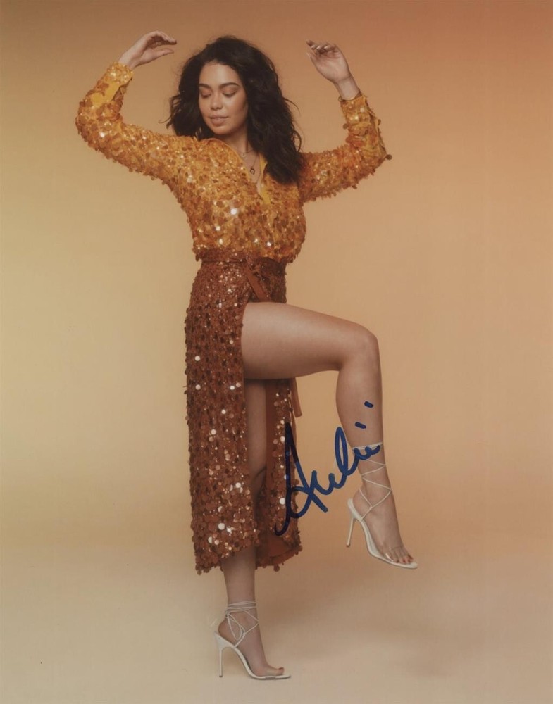 Auli'i Cravalho- Signed Photograph