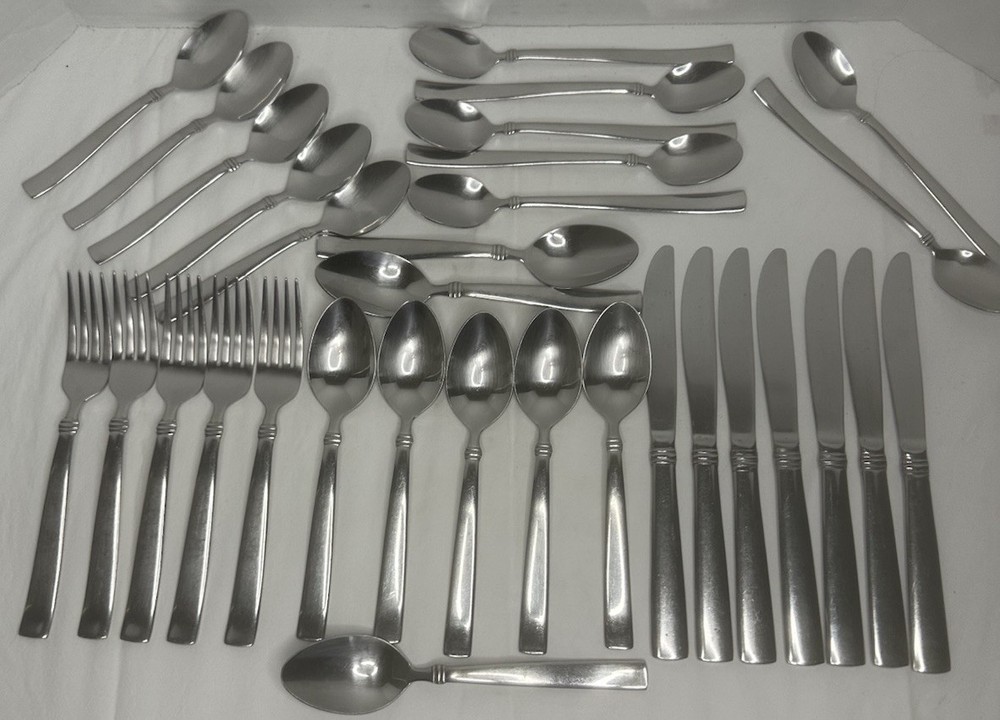 REED & BARTON 18/10 Heritage Mint “Regent” Stainless Flatware , 32 Pcs.