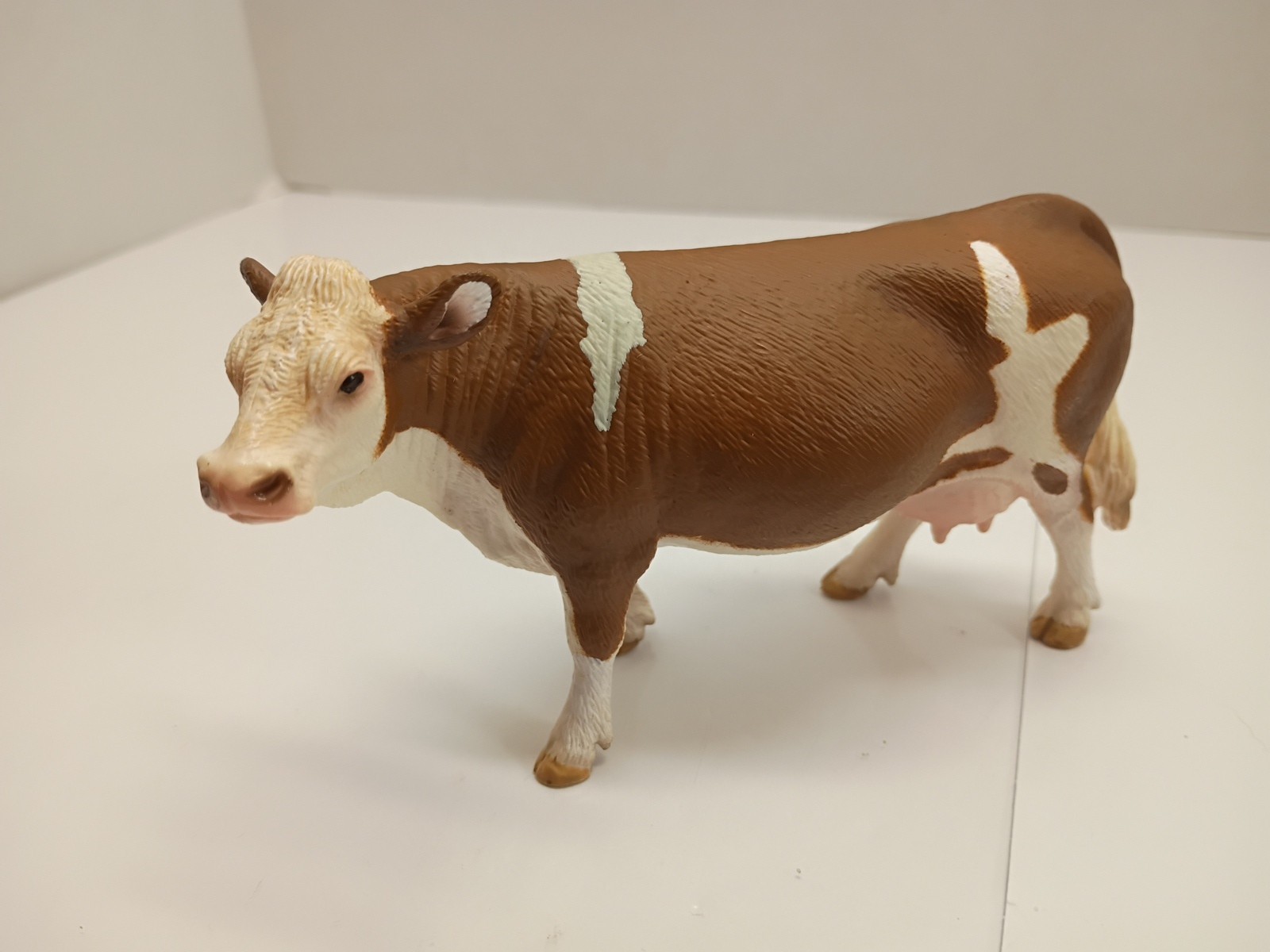 Schleich SIMMENTAL COW & Dairy Farm Figure Brown & White AM LIMES 69 D73527 Reti