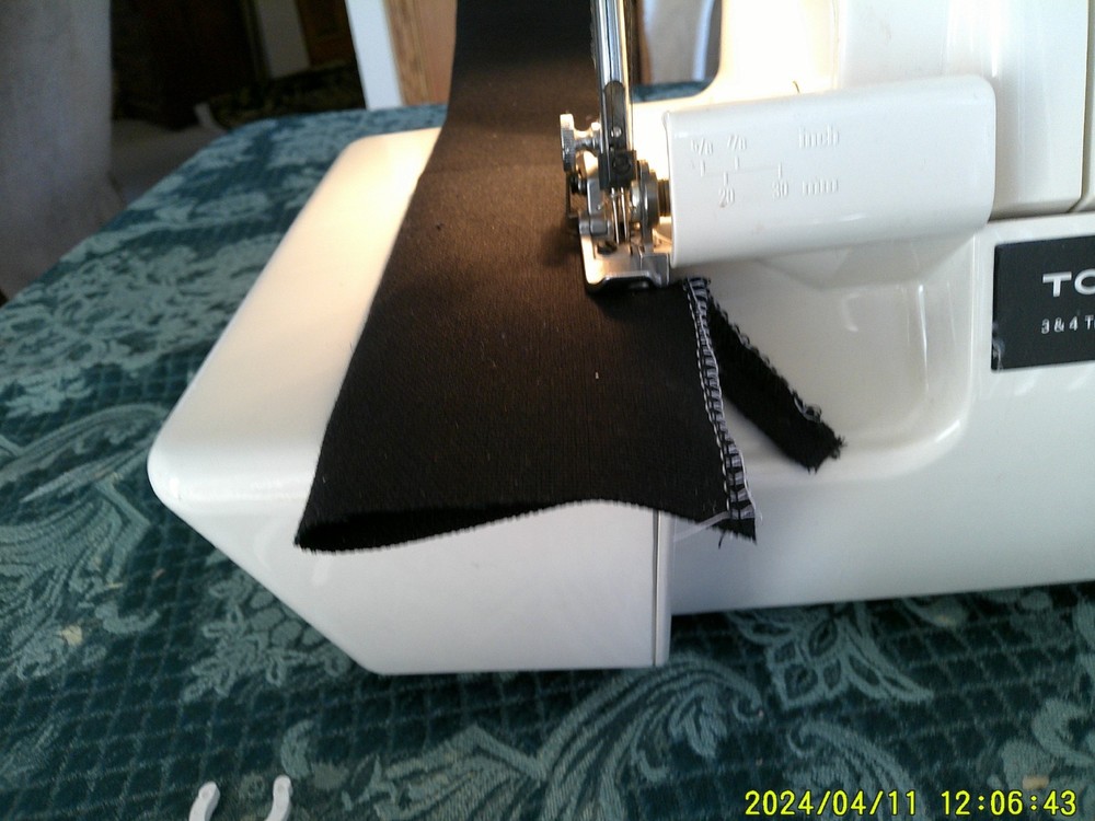 TOYOTA 6700 SEGER SEWING MACHINE (WORKING)