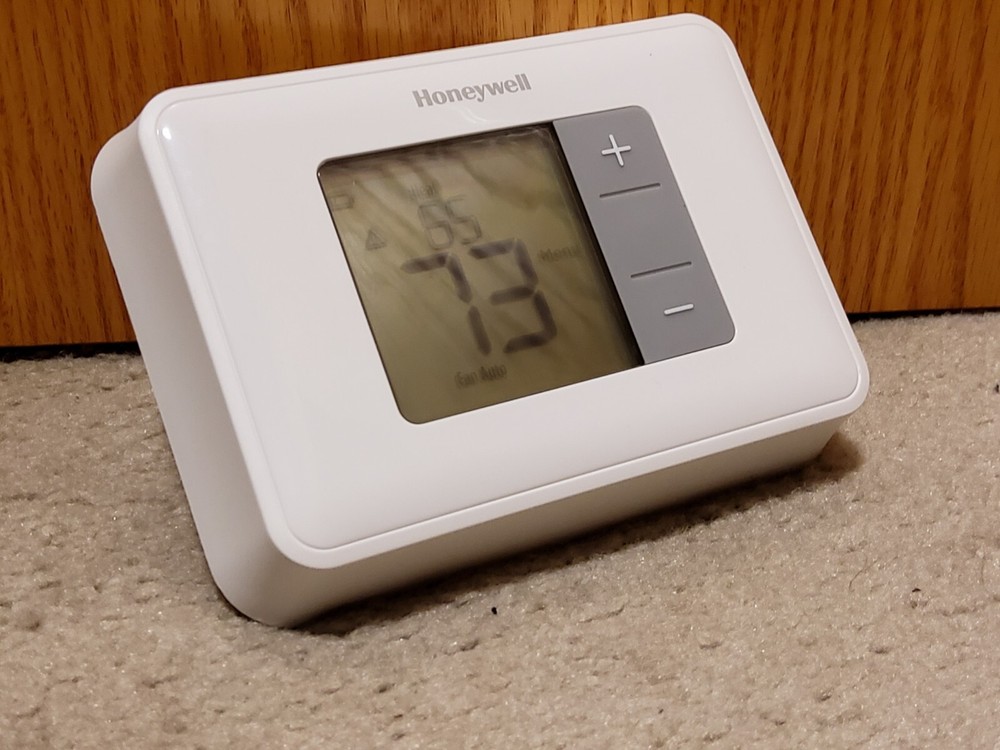 Honeywell RTH5160D1003 Simple Display Non-Programmable Thermostat EUC