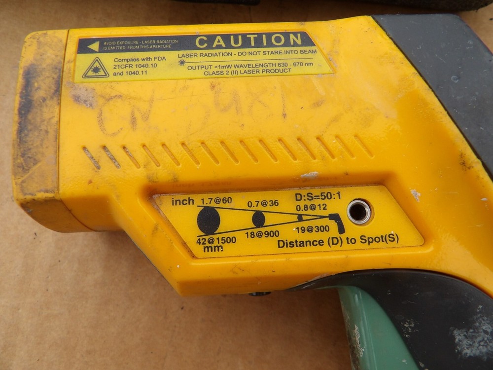 USED Working FLUKE 63 IR Thermometer with Case