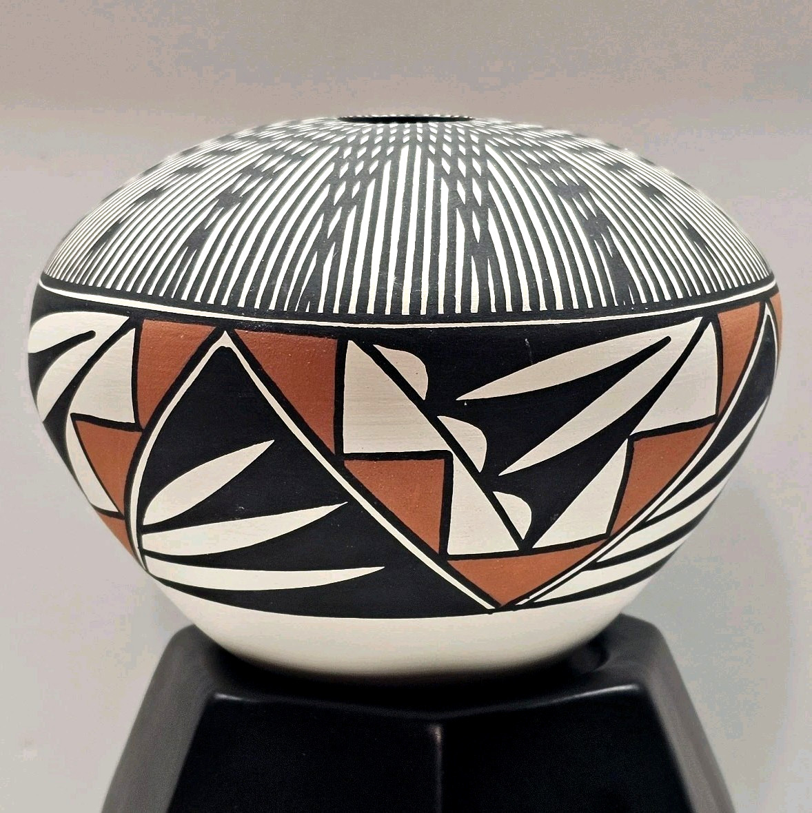 B D (Beverly) Garcia Acoma NM Pottery Line Work Signed 4.5"H & 5.5"W Hand-Coiled