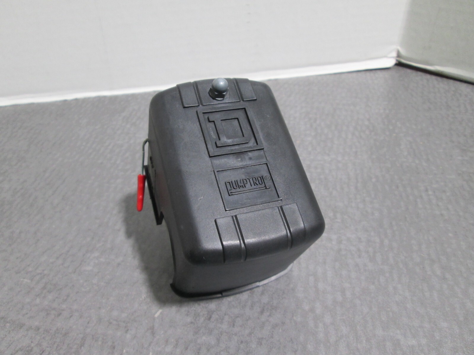 SQUARE D 9013 FHG39M1XZ22 PRESSURE SWITCH W/ ON-OFF LEVER SINGLE PORT NEW