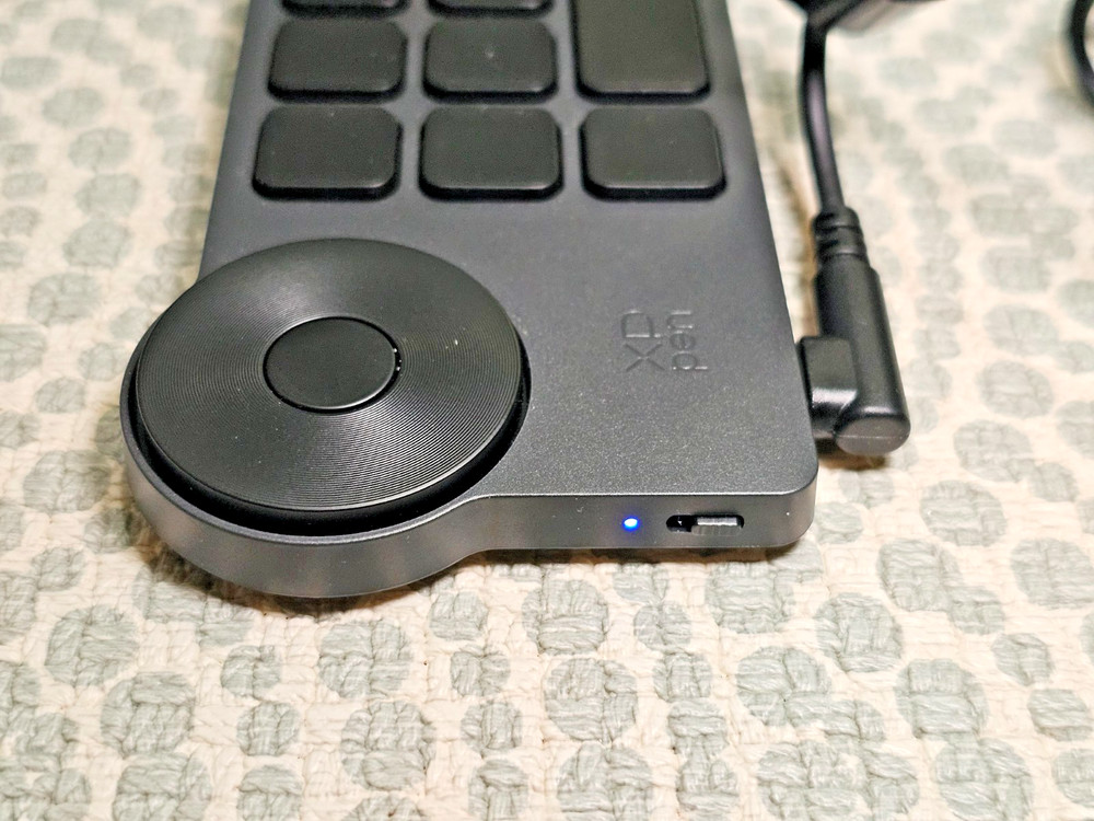 XPPen ACK05 Wireless Shortcut Remote - Digital Drawing Tool - Barely Used