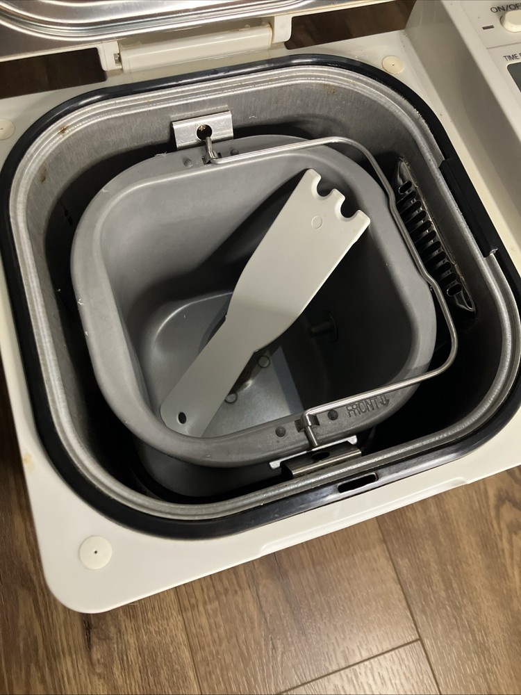 Sanyo SBM10 Automatic Bread Maker Machine Home Bakery