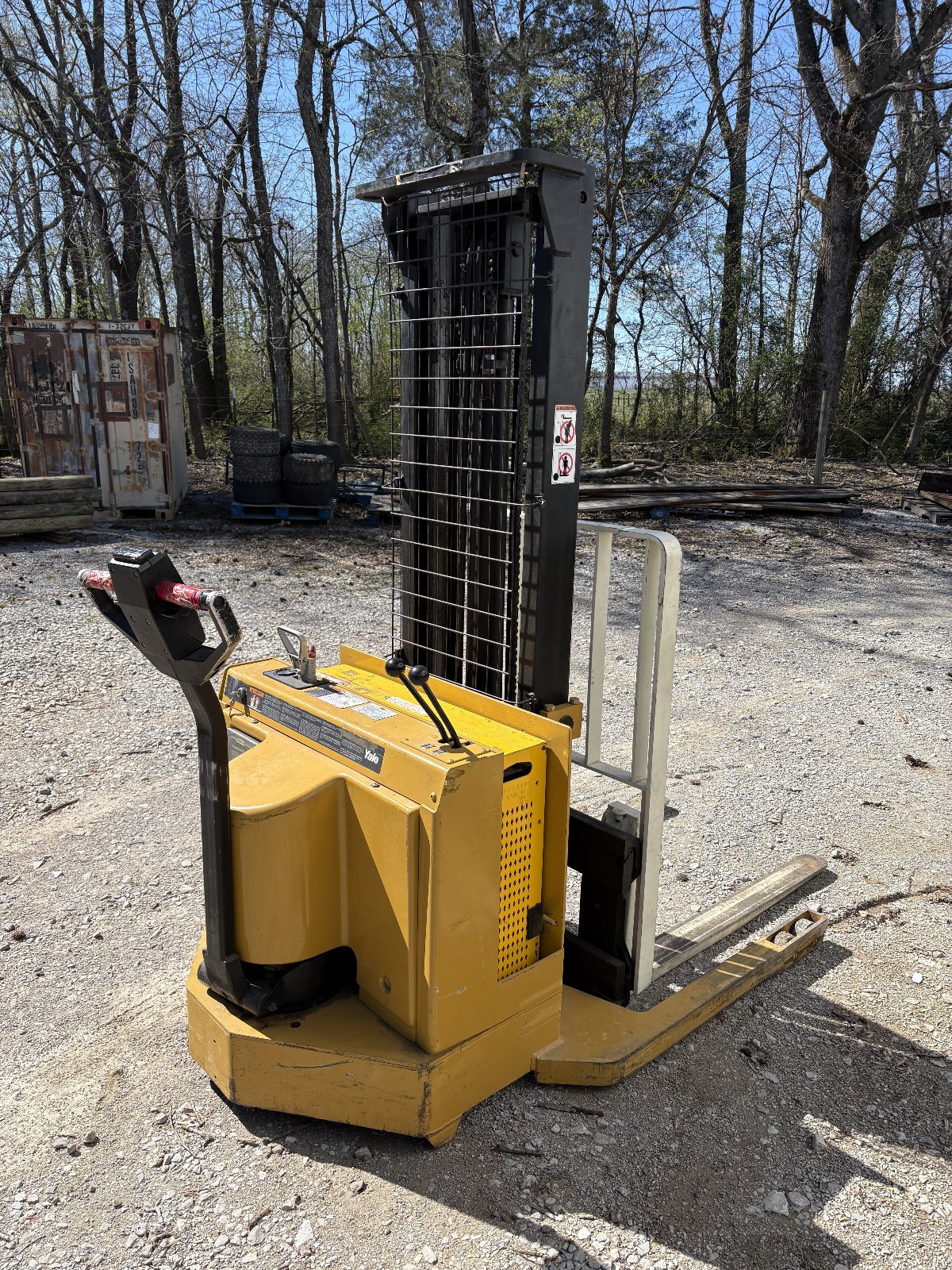 Yale MSW030SCN, 2800 LB, 2-Stage Mast 130”, Electric Pallet Stacke