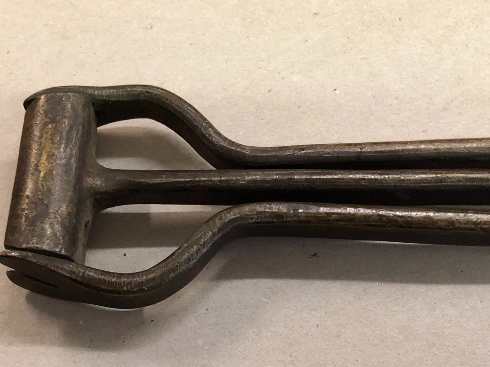 Unique Design Vintage Handmade Tack Puller Lifter Remover