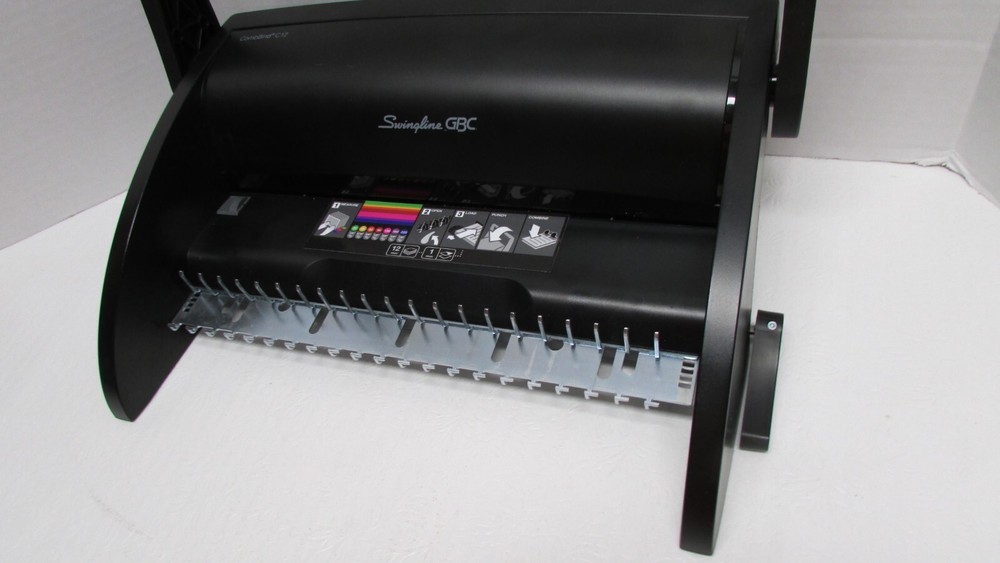 Swingline GBC CombBind C12 GBC Binding Machine & 4 boxes binding combs WORKS