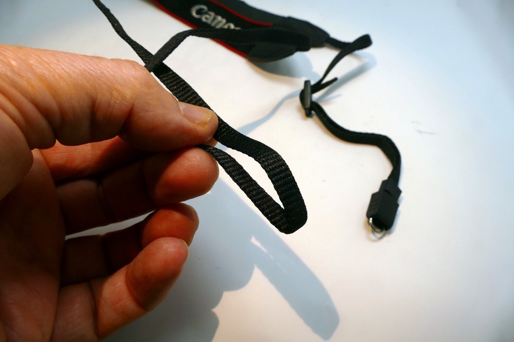Canon EOS Digital Camera Neck Shoulder Strap - missing buckle at the end