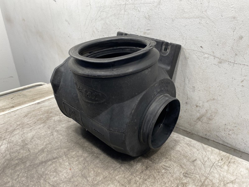 2010 Peterbilt 387 Air Cleaner (624-12094)