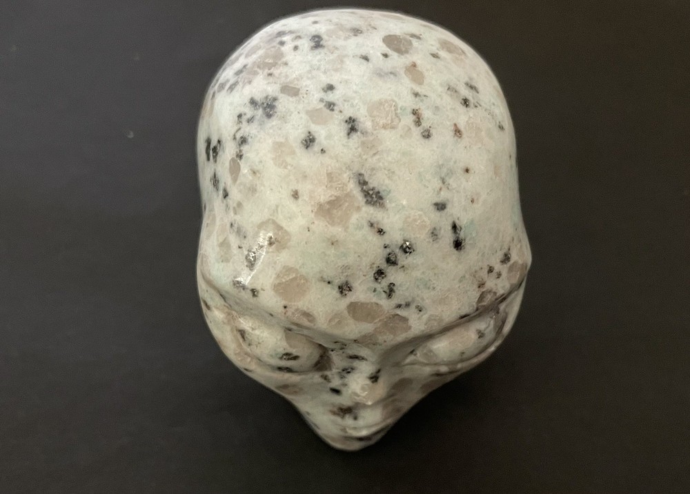 Kiwi Stone Alien Skull 2 Inch