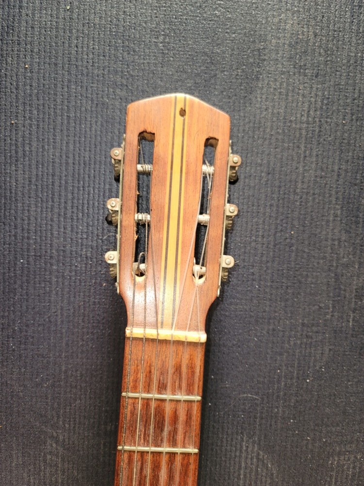 1890's Sentchordi Hermanos classical guitar