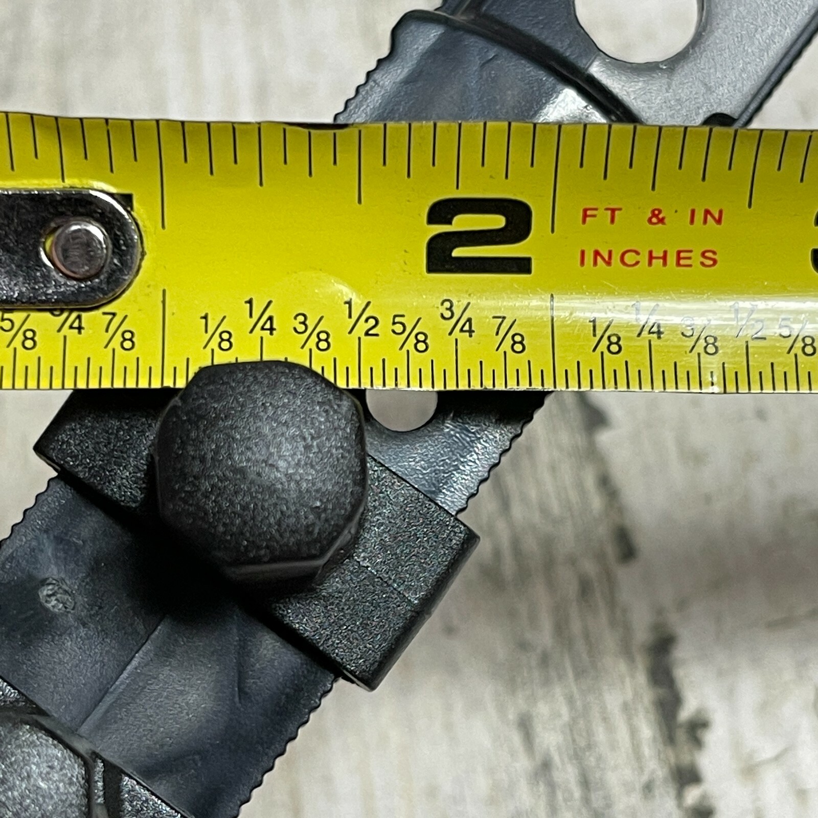 Ernst 1/2" Drive 18" Socket Organizer Rail with 15 Twist Lock Clips - Black