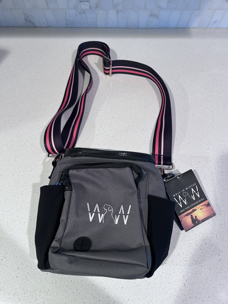Wolf In Winter® QuickDraw Treat Pouch, NWT