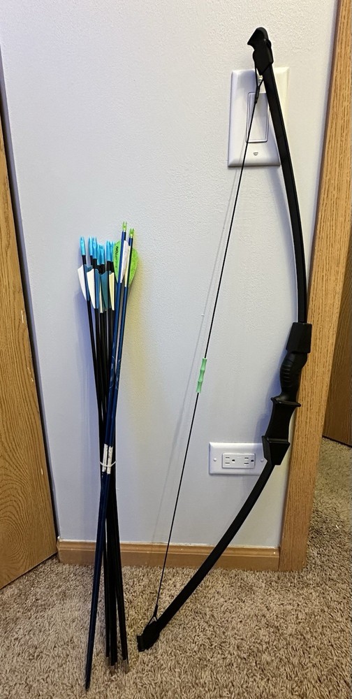 42 Inch Bow With 11 Trainer Arrows