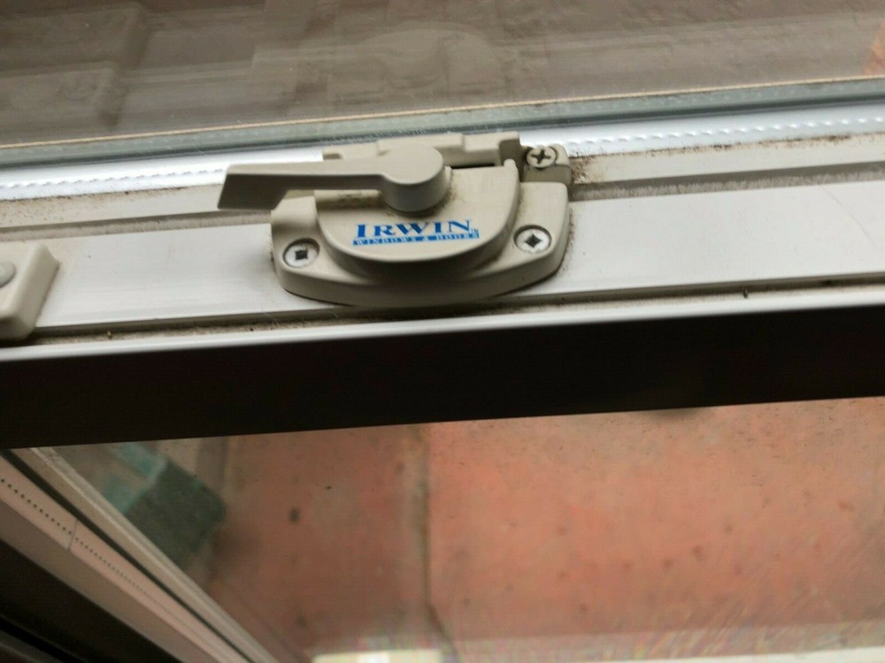 Retractable Screen Latch 1 for Magic Window/NuView Windows and Magic Screens