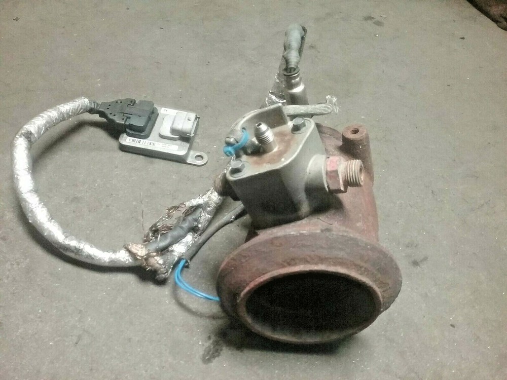CUMMINS ISX15 NOX SENSOR AND PIPE 2894941