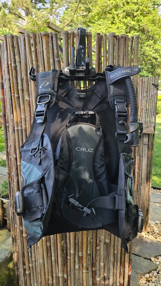 Oceanic Cruz BCD with Integrated Weight Pockets, Medium, Great condition