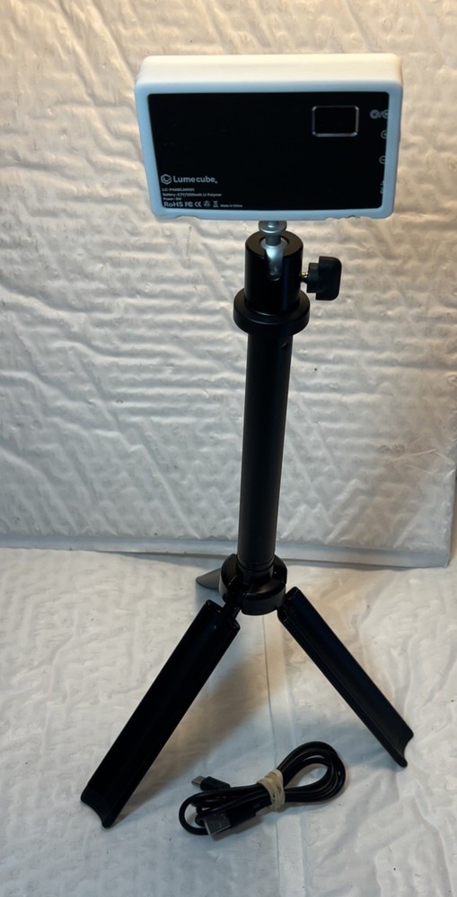 Lume Cube LC-PANELMINI 1 W/ Tripod & Charger.  Tested Working.