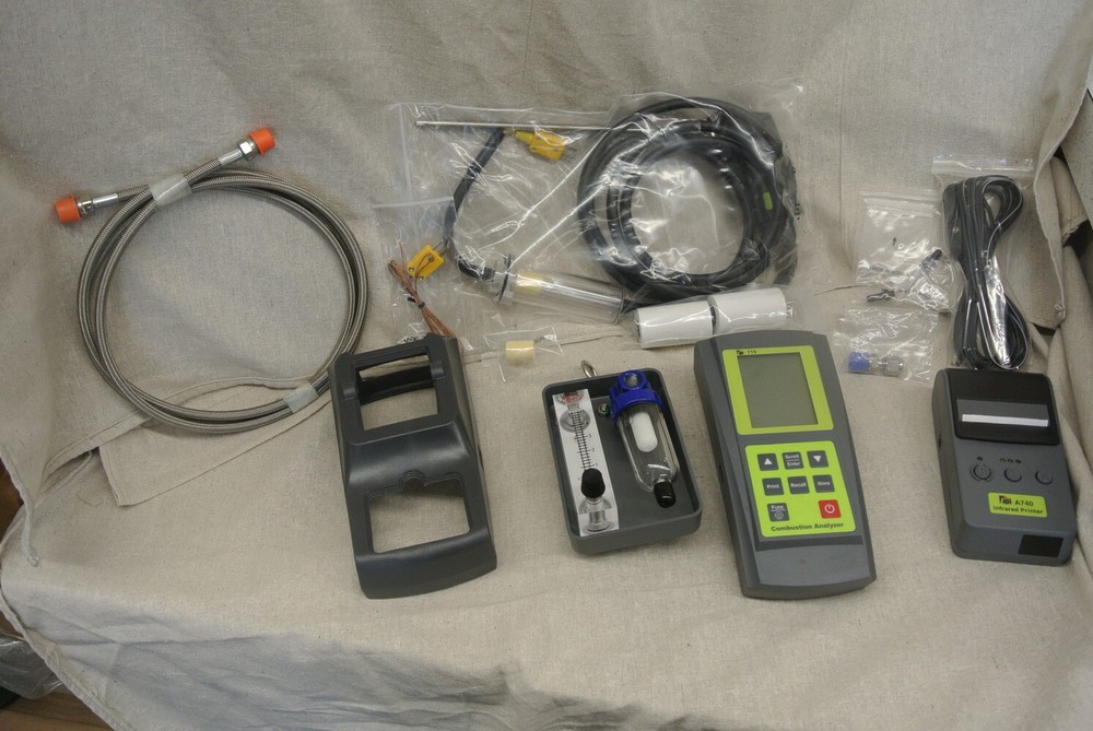 TPI  715 Combustion Analyzer In Case With TPI A740