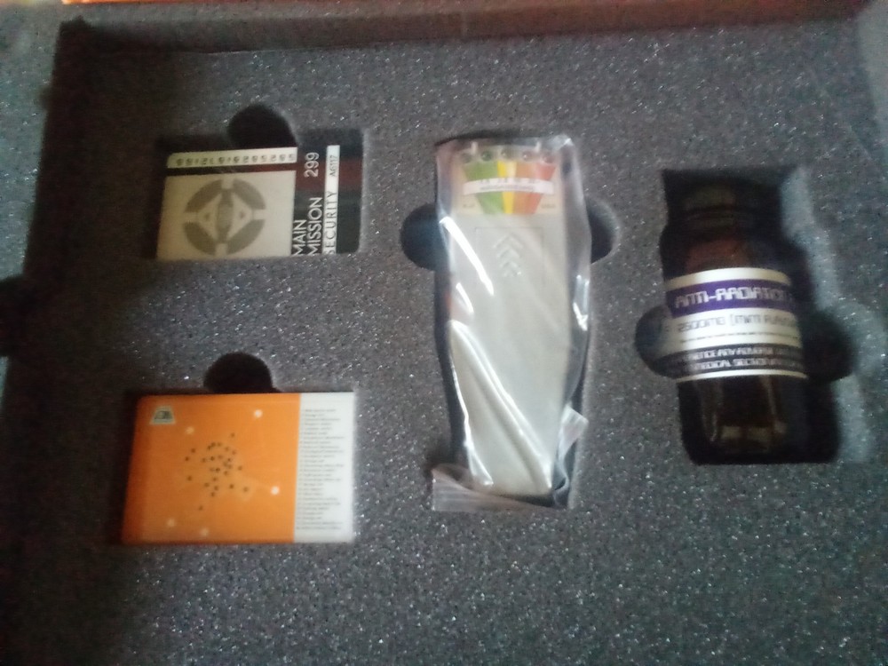 SPACE 1999 MANUAL WITH CARRYING CASE